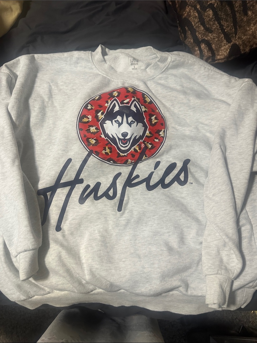 Huskies Graphic Crewneck Sweatshirt - Light Gray